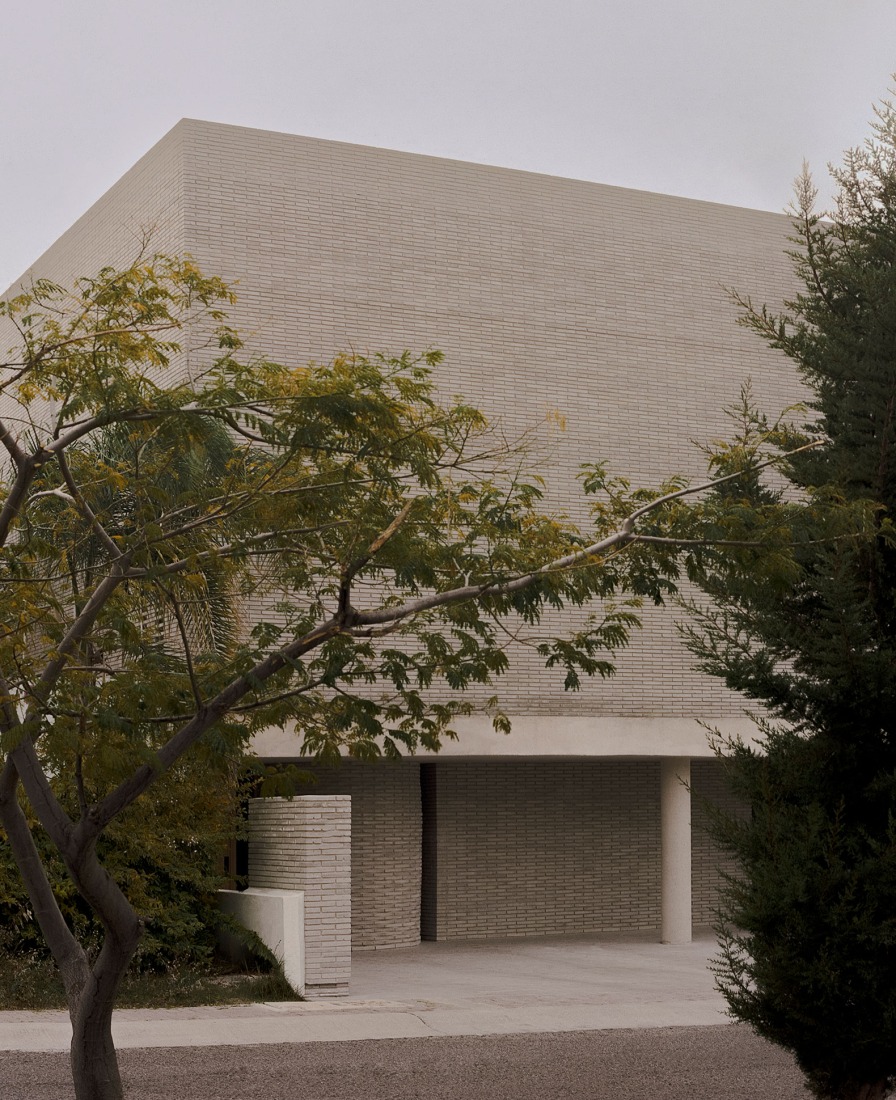 "Casa Refugio" by Taller Segovia Molina. Photograph by Zaickz.