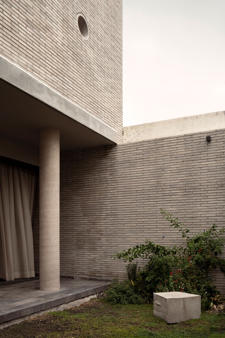 "Casa Refugio" by Taller Segovia Molina. Photograph by César Belio.