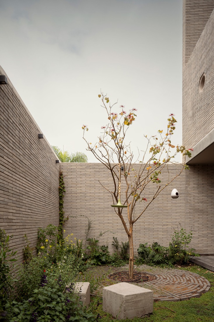"Casa Refugio" by Taller Segovia Molina. Photograph by César Belio.