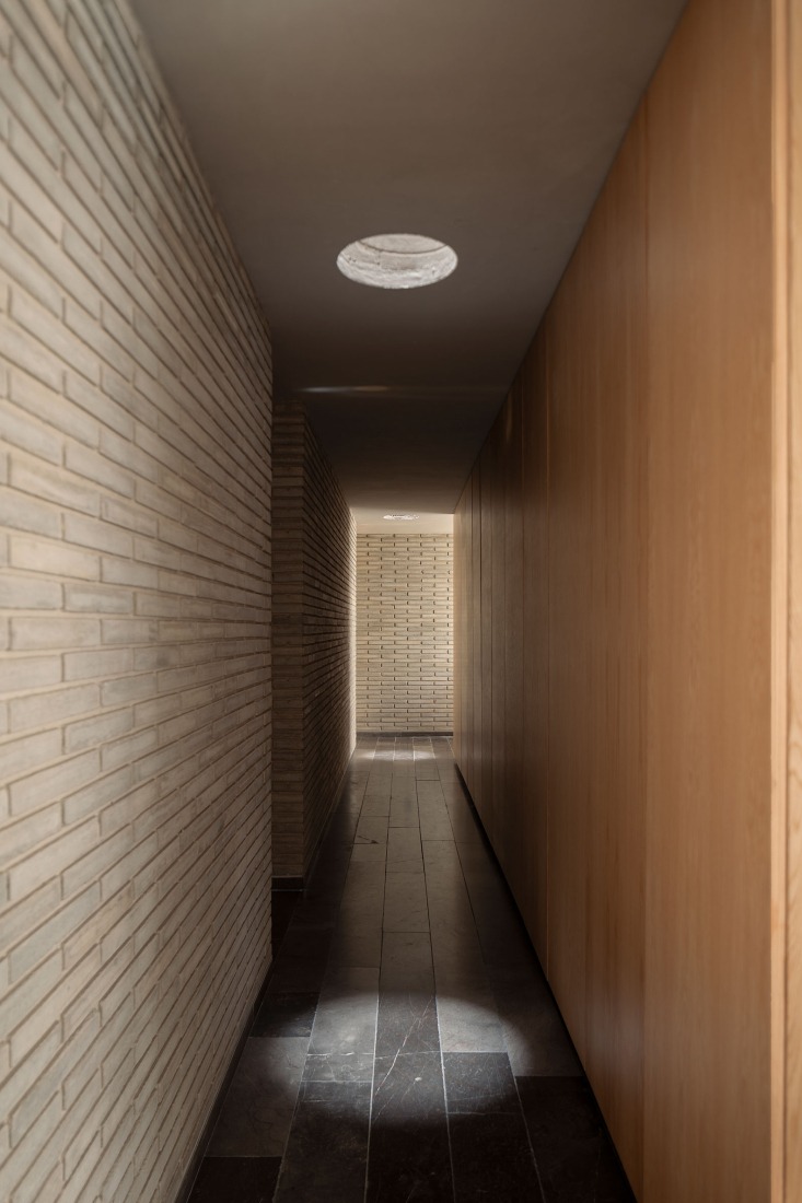 "Casa Refugio" by Taller Segovia Molina. Photograph by César Belio.