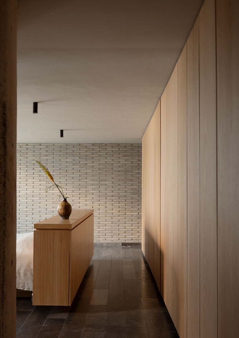 "Casa Refugio" by Taller Segovia Molina. Photograph by César Belio.