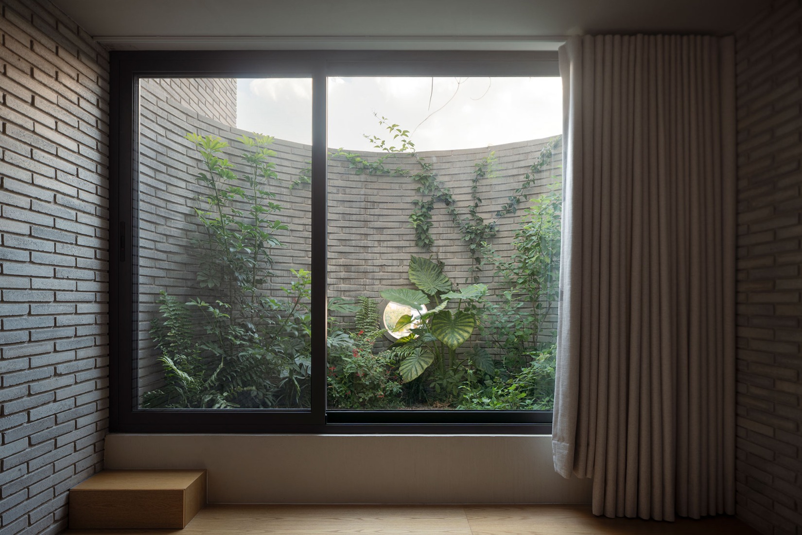 "Casa Refugio" by Taller Segovia Molina. Photograph by César Belio.