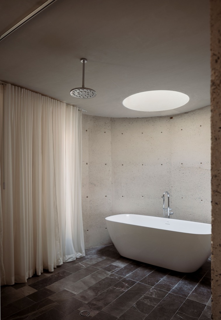 "Casa Refugio" by Taller Segovia Molina. Photograph by César Belio.