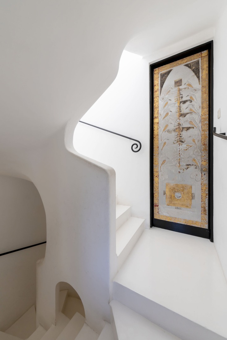 Hammered metal and gilded door by Ismeth Raheem on the staircase, Number 11 [House for Geoffrey Bawa], Colombo, Sri Lanka. Photograph by Iwan Baan, 2026.