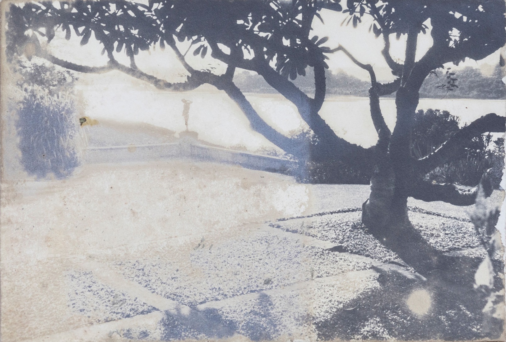 Lunuganga. Photograph by Geoffrey Bawa, c. 1960. Courtesy by Geoffrey Bawa and Lunuganga Trustss, all rights reserved.