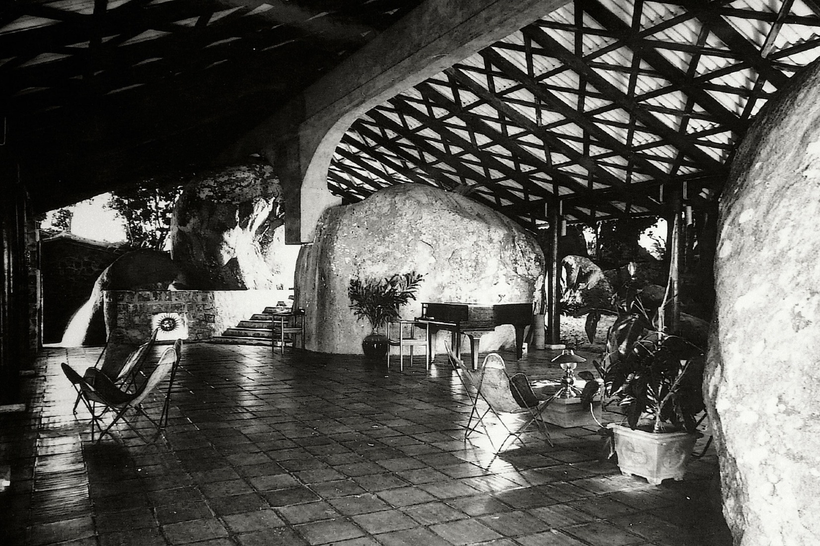 Interior view of living space, Polontalawa Estate Bungalow, Nikaweratiya, Sri Lanka, gelatin silver print. Photograph by Geoffrey Bawa, c. 1969. Courtesy by Geoffrey Bawa and Lunuganga Trusts, all rights reserved. 