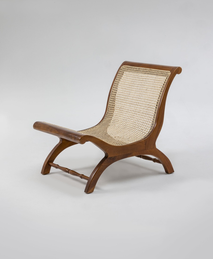 Bentota Lounge Chair, teak and rattan weaving, 1967. Photograph by Andreas Sütterlin, 2026. Courtesy by Geoffrey Bawa and Lunuganga Trusts, all rights reserved / Vitra Design Museum.