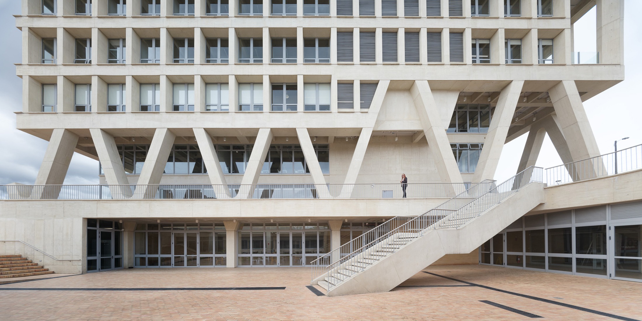 Fundación Universitaria Compensar por Bermúdez Arquitectos. Fotografía por Javier Agustín Rojas.
