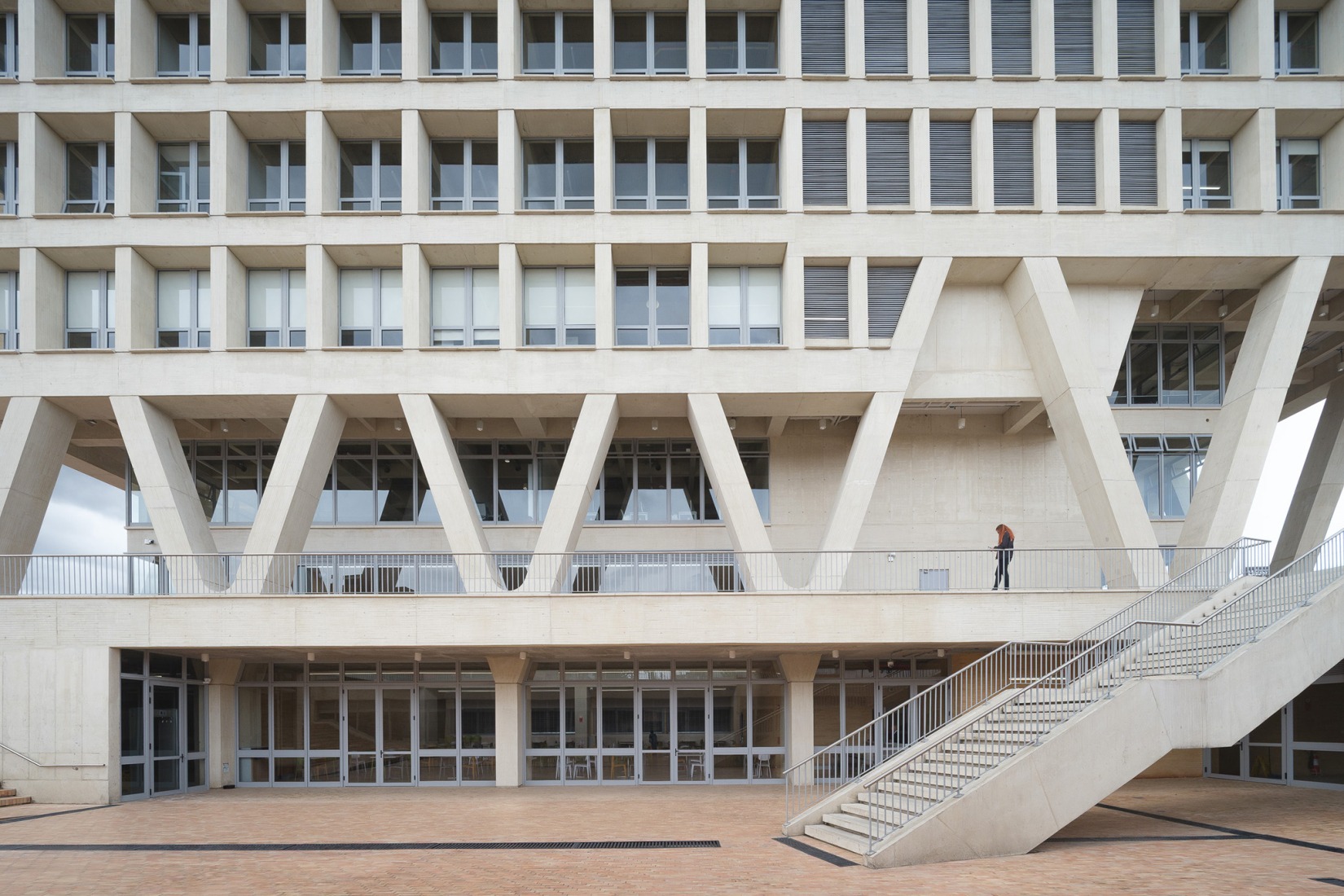 Fundación Universitaria Compensar por Bermúdez Arquitectos. Fotografía por Javier Agustín Rojas.