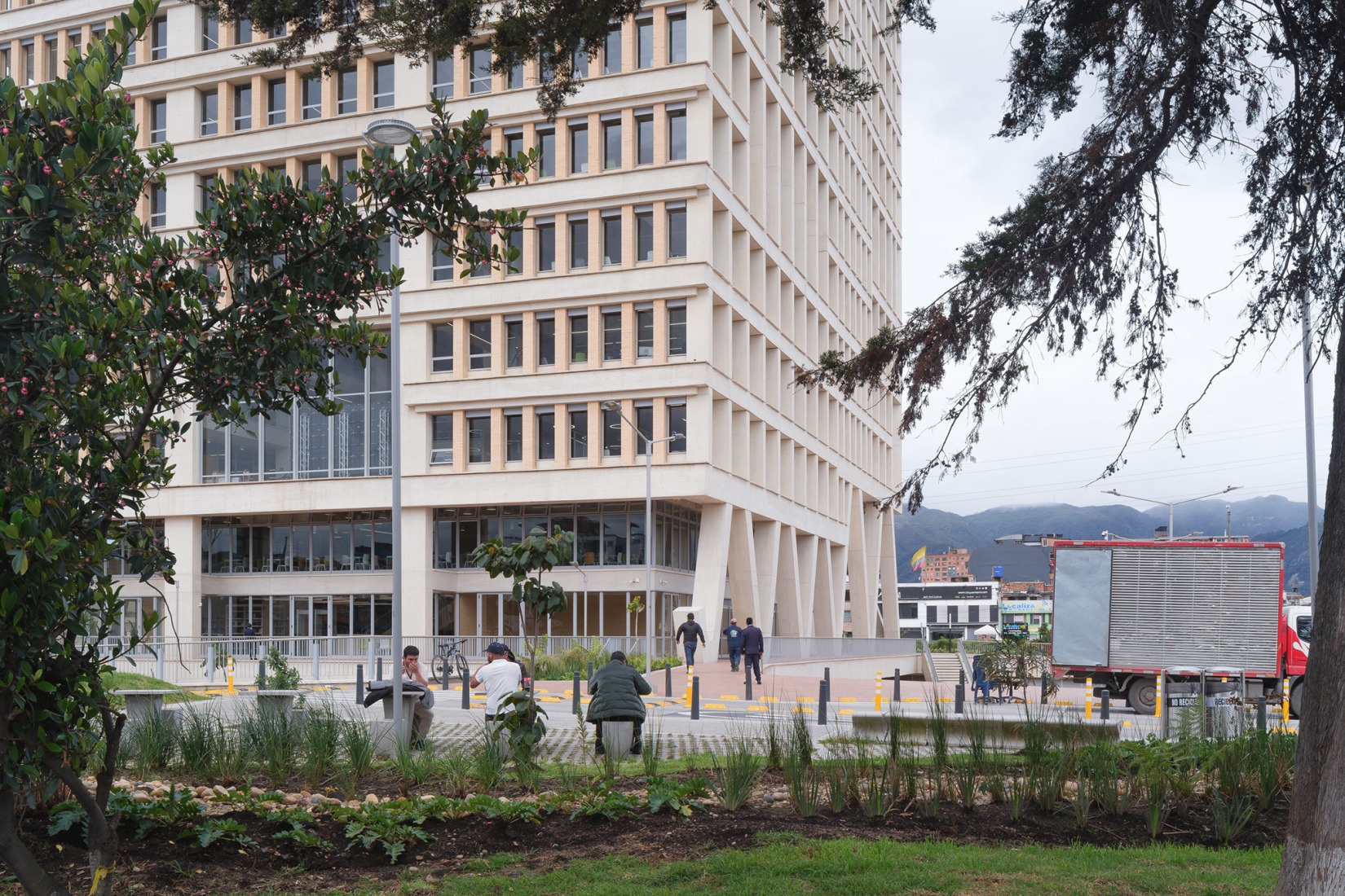 Fundación Universitaria Compensar por Bermúdez Arquitectos. Fotografía por Javier Agustín Rojas.