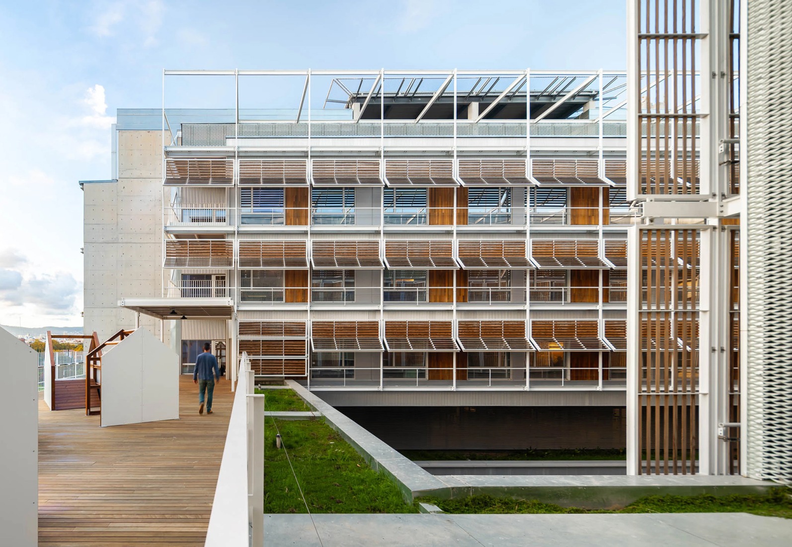 Rehabilitación y ampliación del Hospital del Mar por Brullet-De Luna Arquitectes y PINEARQ. Fotografía de Simón García.