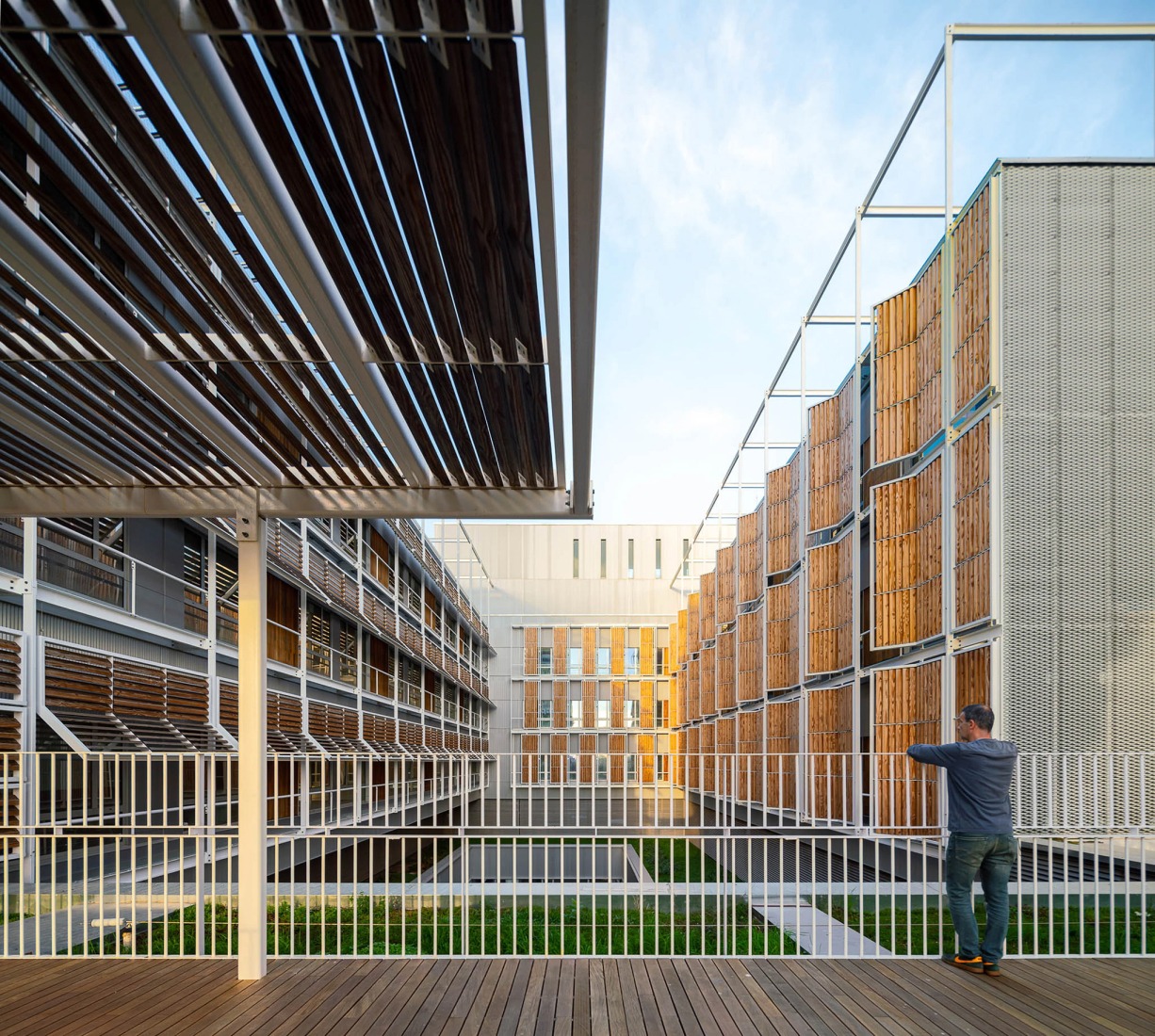 Rehabilitación y ampliación del Hospital del Mar por Brullet-De Luna Arquitectes y PINEARQ. Fotografía de Simón García.