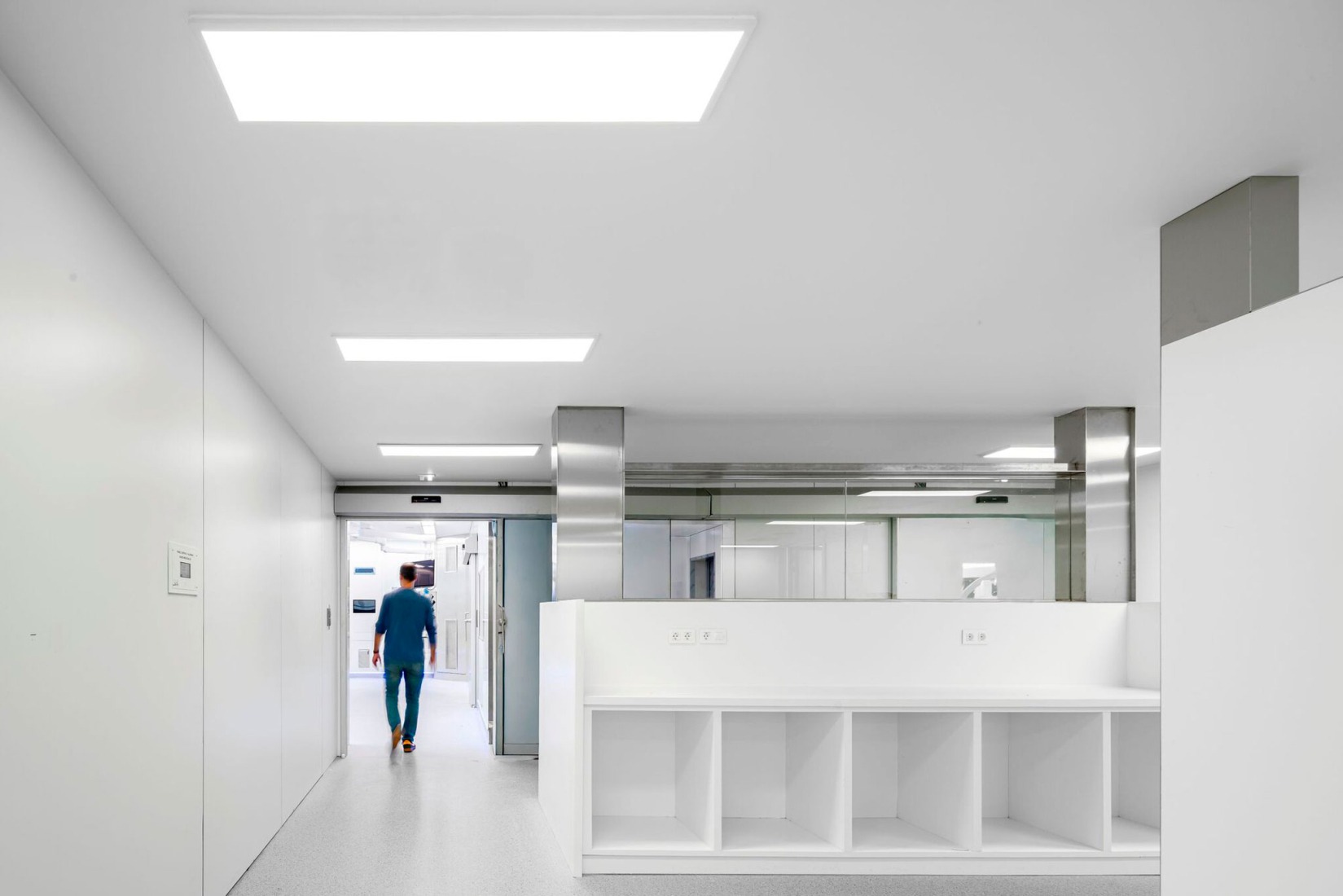 Rehabilitación y ampliación del Hospital del Mar por Brullet-De Luna Arquitectes y PINEARQ. Fotografía de Simón García.
