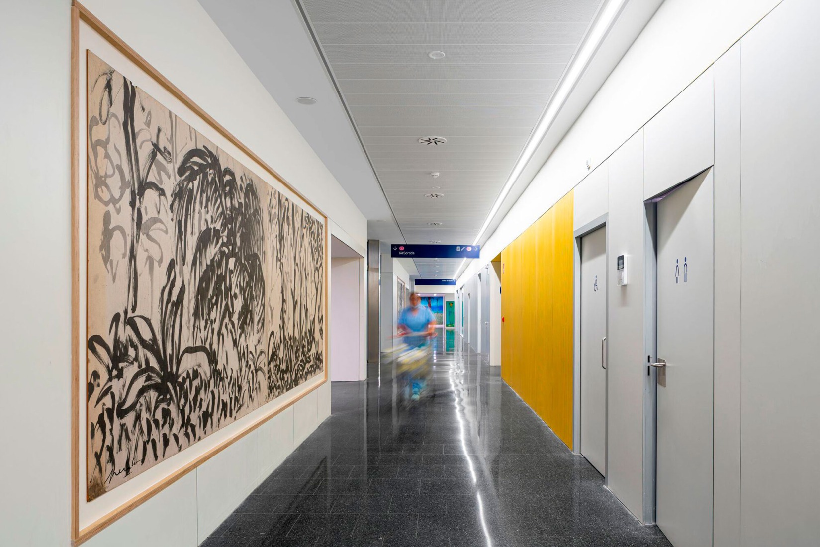 Rehabilitación y ampliación del Hospital del Mar por Brullet-De Luna Arquitectes y PINEARQ. Fotografía de Simón García.