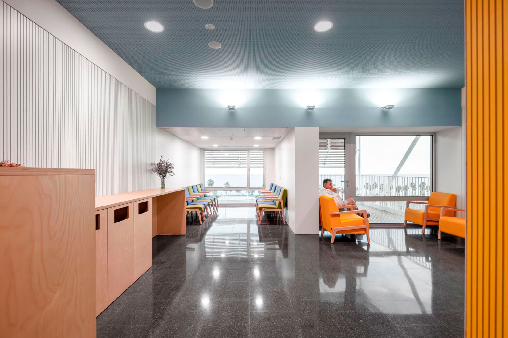Rehabilitación y ampliación del Hospital del Mar por Brullet-De Luna Arquitectes y PINEARQ. Fotografía de Simón García.