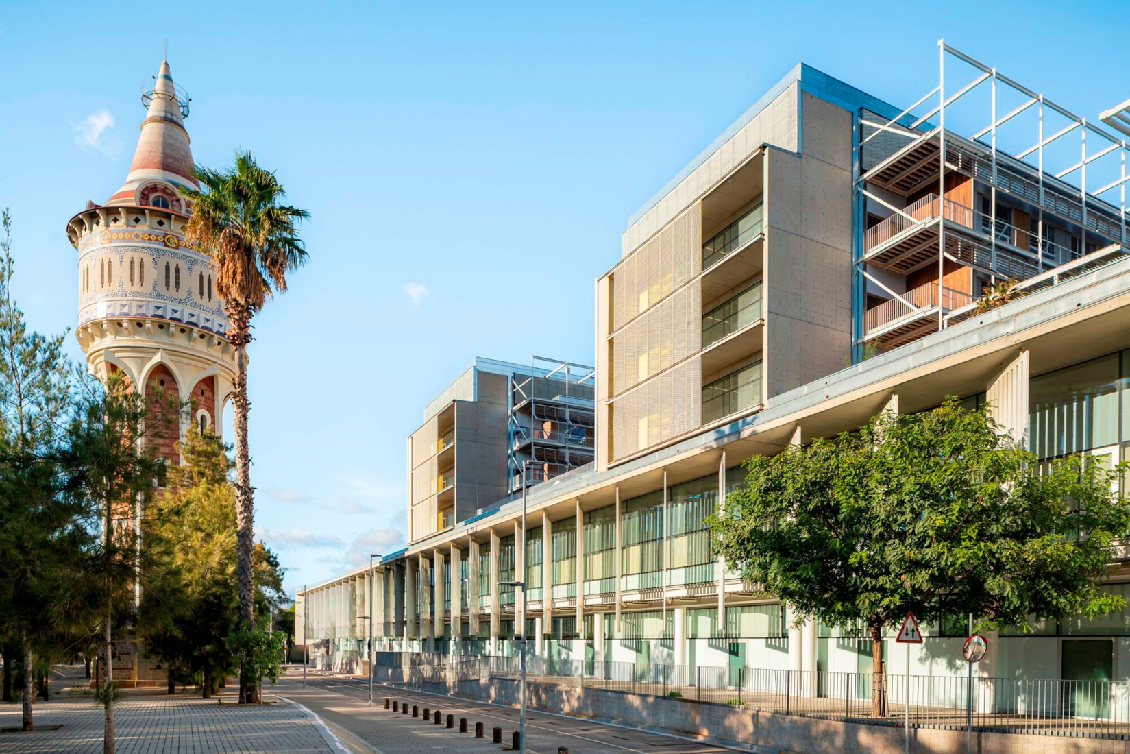 Rehabilitación y ampliación del Hospital del Mar por Brullet-De Luna Arquitectes y PINEARQ. Fotografía de Simón García.