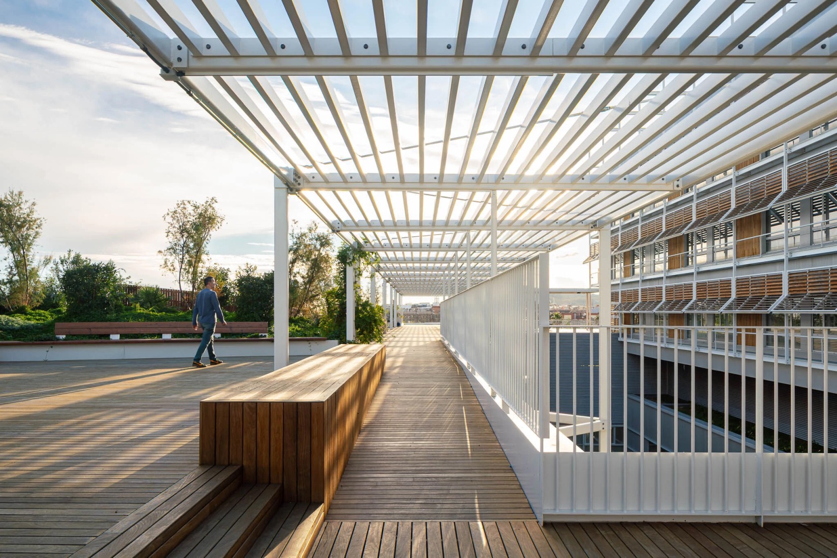 Rehabilitación y ampliación del Hospital del Mar por Brullet-De Luna Arquitectes y PINEARQ. Fotografía de Simón García.