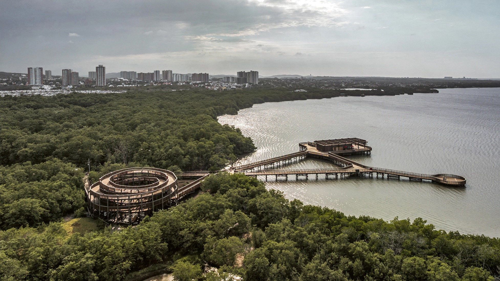 Ecoparque Ciénaga de Mallorquín por DEB Architecture + El Equipo Mazzanti. Fotografía por Alejandro Arango.