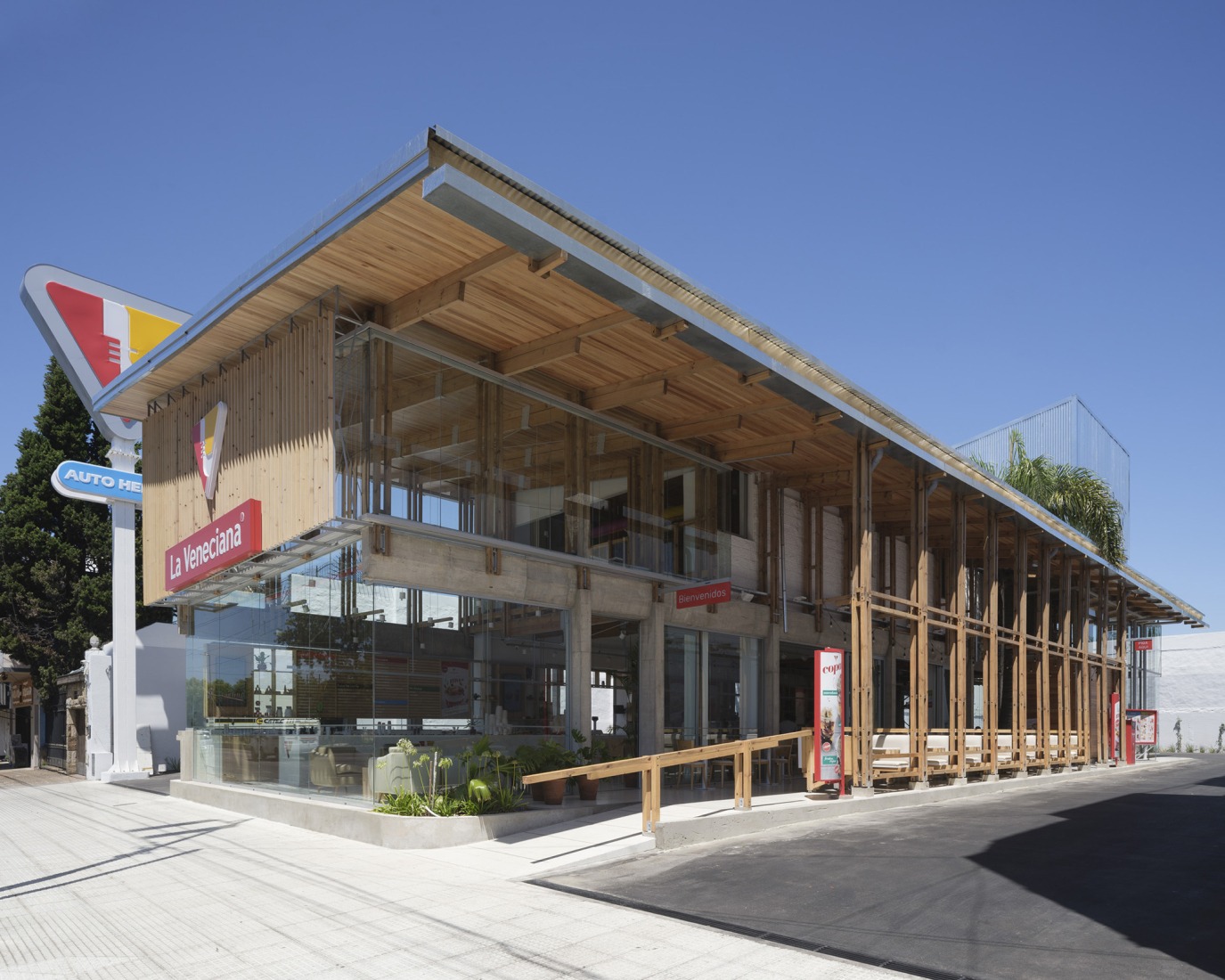 «Autohelado LV Escalada» por DRM Arquitectura. Fotografía por Javier Agustín Rojas.