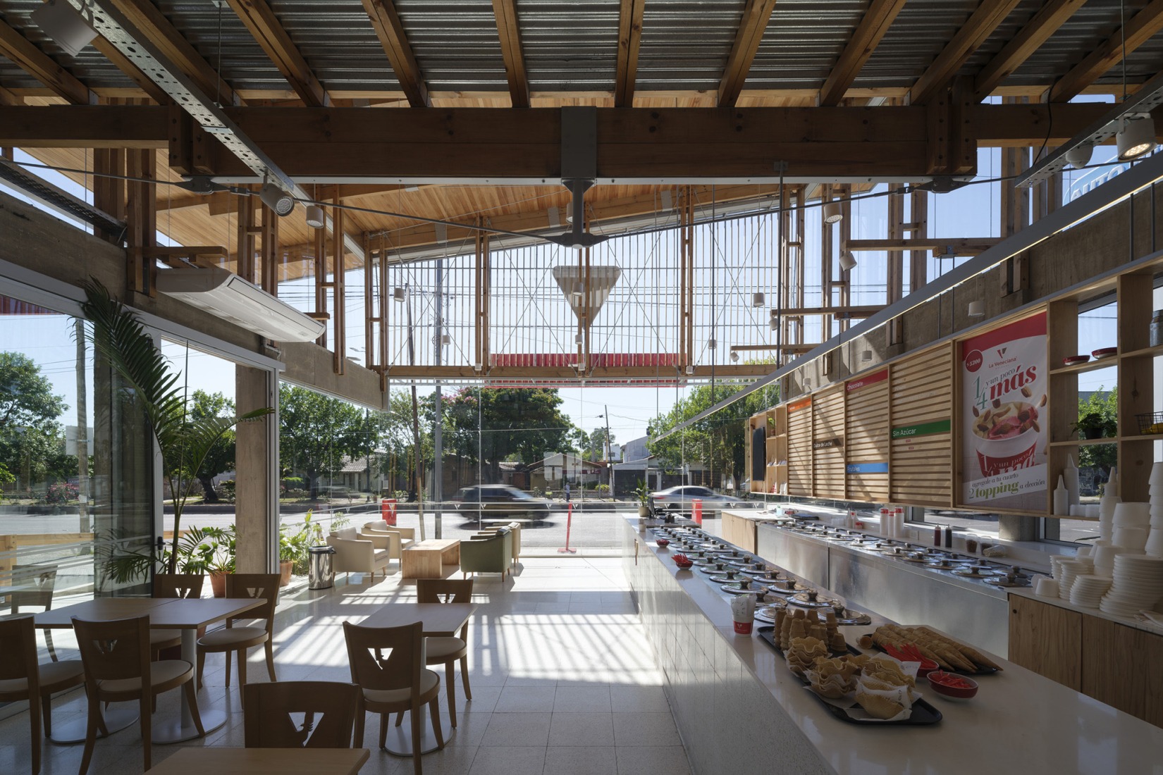 «Autohelado LV Escalada» por DRM Arquitectura. Fotografía por Javier Agustín Rojas.
