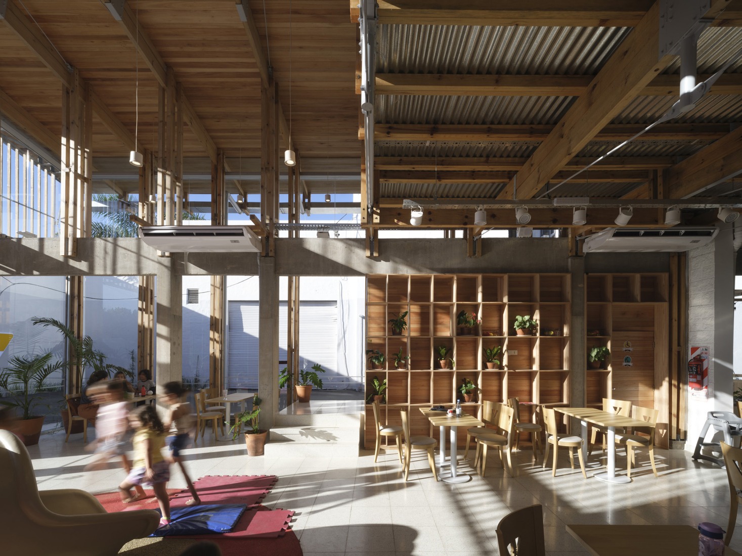 «Autohelado LV Escalada» por DRM Arquitectura. Fotografía por Javier Agustín Rojas.