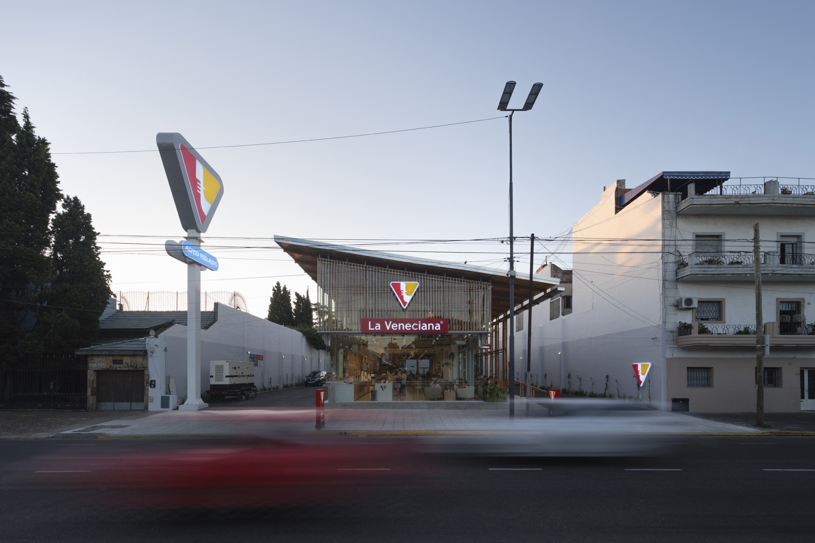 «Autohelado LV Escalada» por DRM Arquitectura. Fotografía por Javier Agustín Rojas.