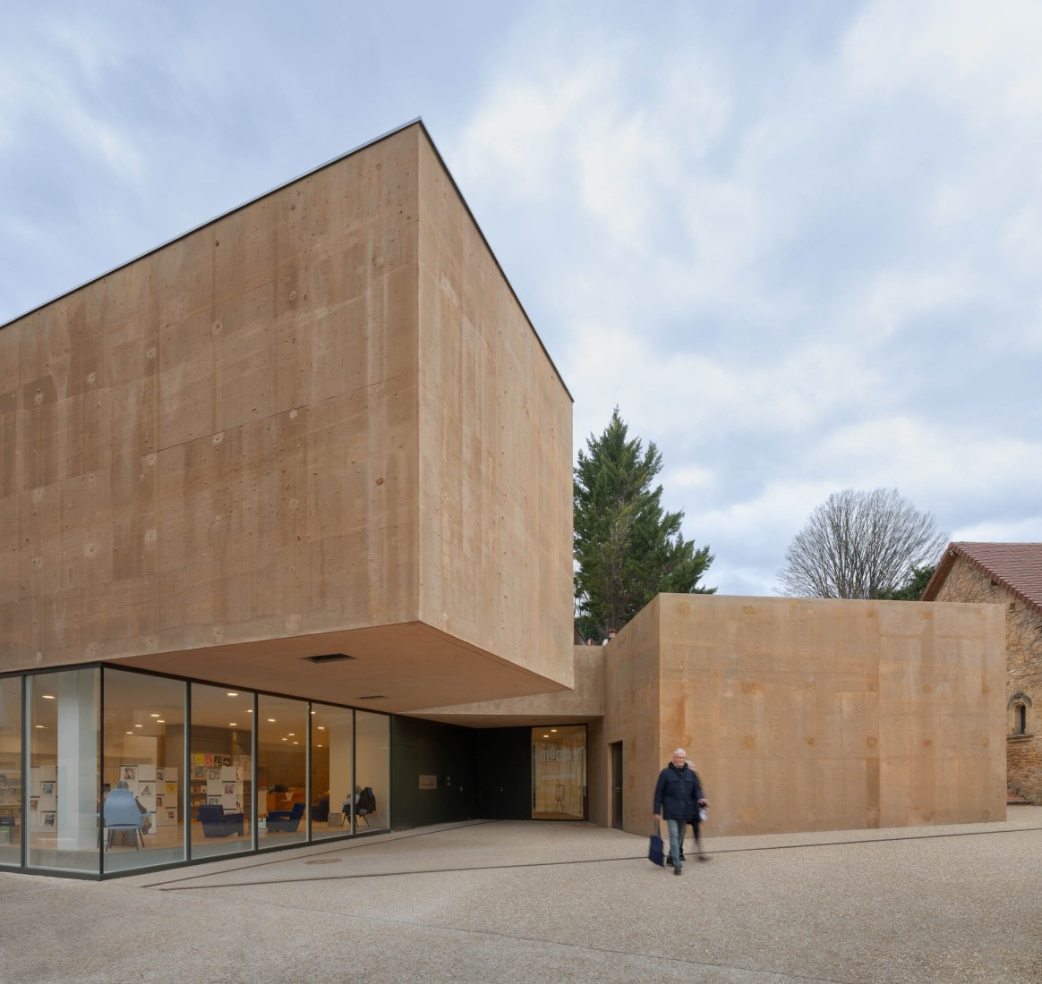 Mediateca y escuela de música por Dominique Coulon & associés. Fotografía por Eugeni Pons.