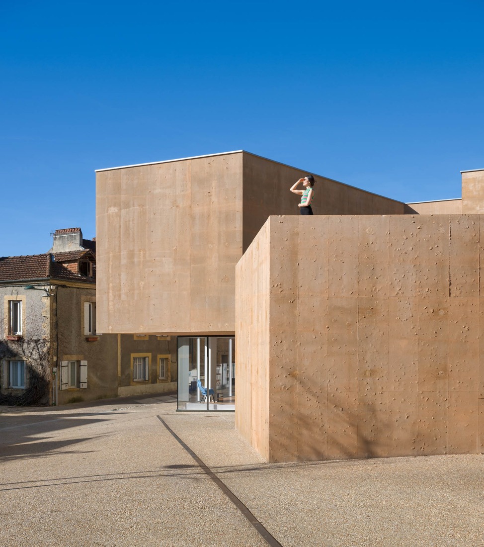 Mediateca y escuela de música por Dominique Coulon & associés. Fotografía por Eugeni Pons.