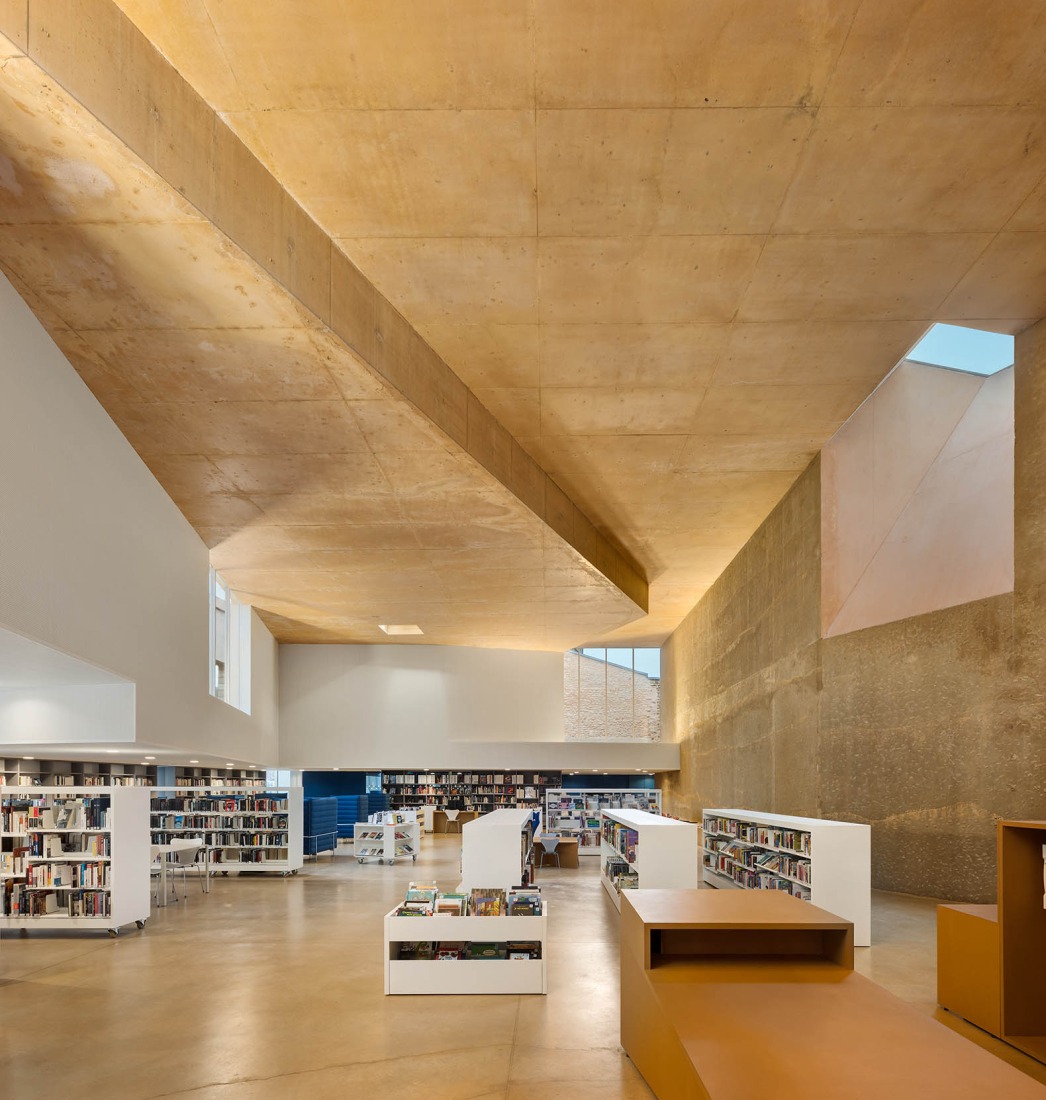 Mediateca y escuela de música por Dominique Coulon & associés. Fotografía por Eugeni Pons.