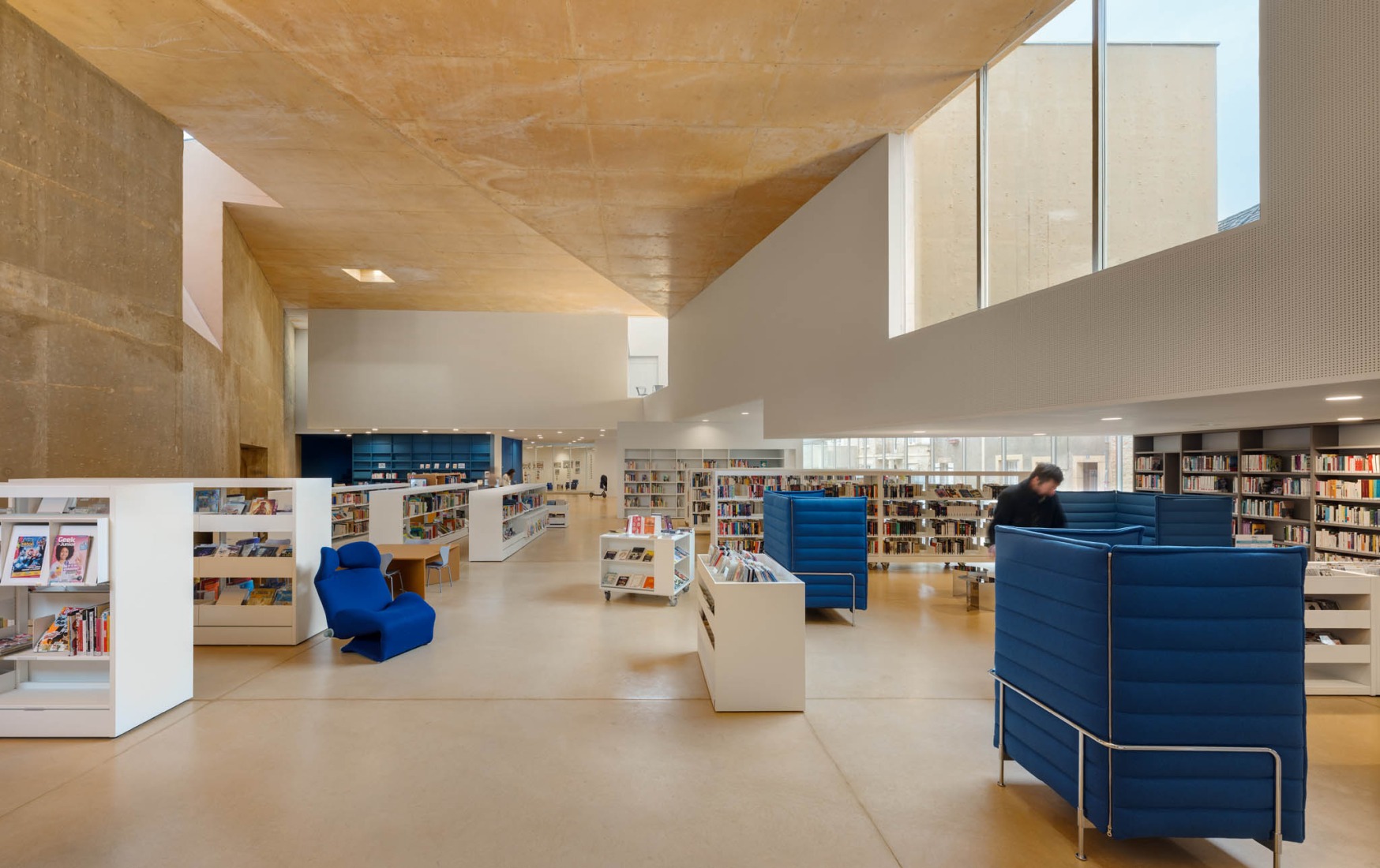 Mediateca y escuela de música por Dominique Coulon & associés. Fotografía por Eugeni Pons.