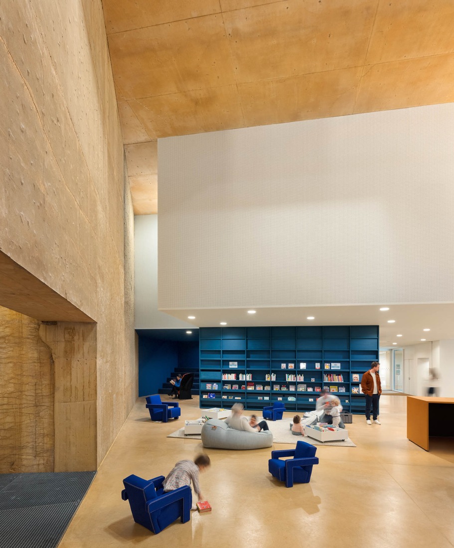 Mediateca y escuela de música por Dominique Coulon & associés. Fotografía por Eugeni Pons.