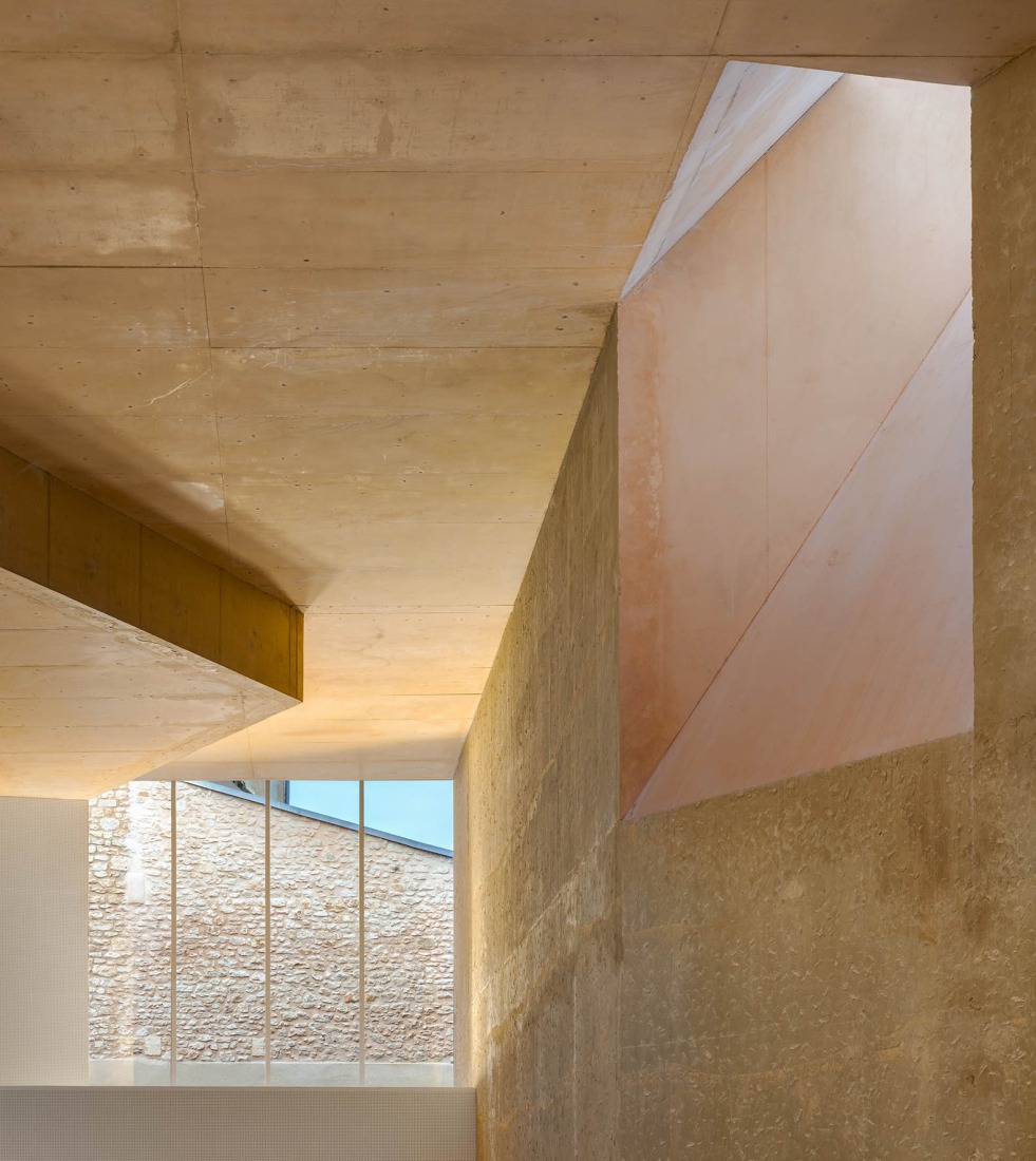 Mediateca y escuela de música por Dominique Coulon & associés. Fotografía por Eugeni Pons.