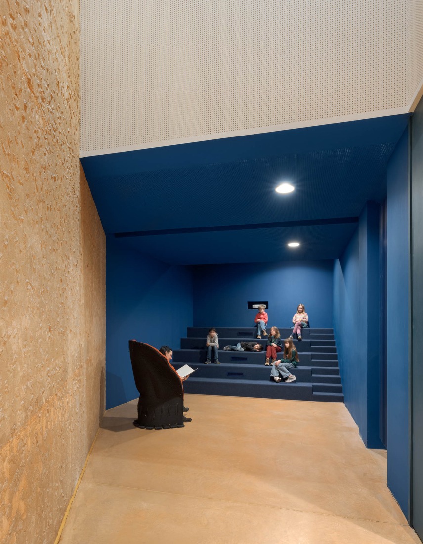 Mediateca y escuela de música por Dominique Coulon & associés. Fotografía por Eugeni Pons.