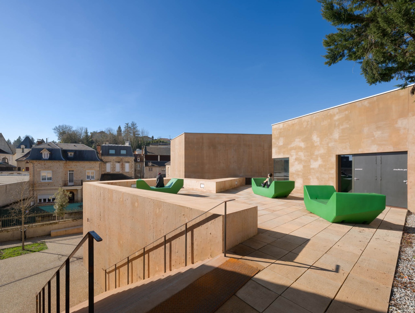 Mediateca y escuela de música por Dominique Coulon & associés. Fotografía por Eugeni Pons.