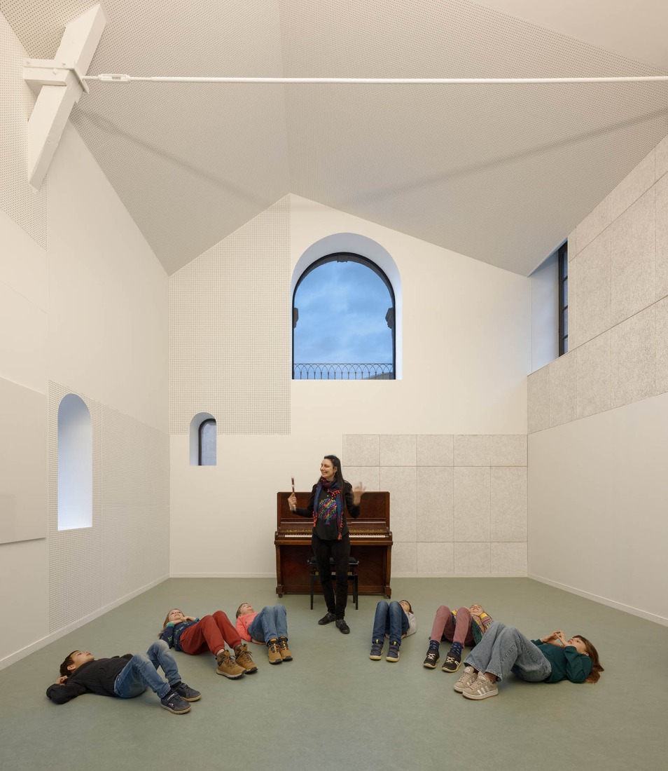 Mediateca y escuela de música por Dominique Coulon & associés. Fotografía por Eugeni Pons.