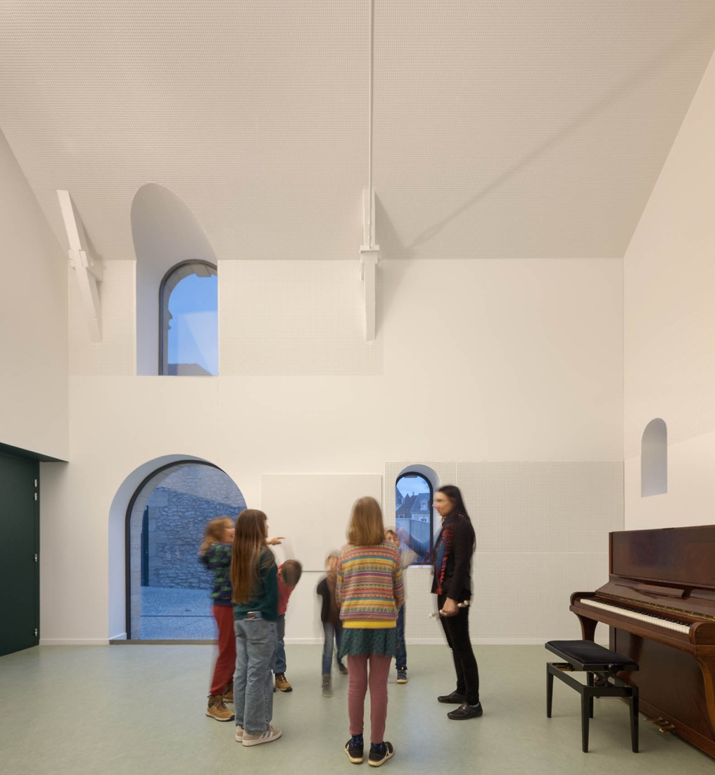 Mediateca y escuela de música por Dominique Coulon & associés. Fotografía por Eugeni Pons.