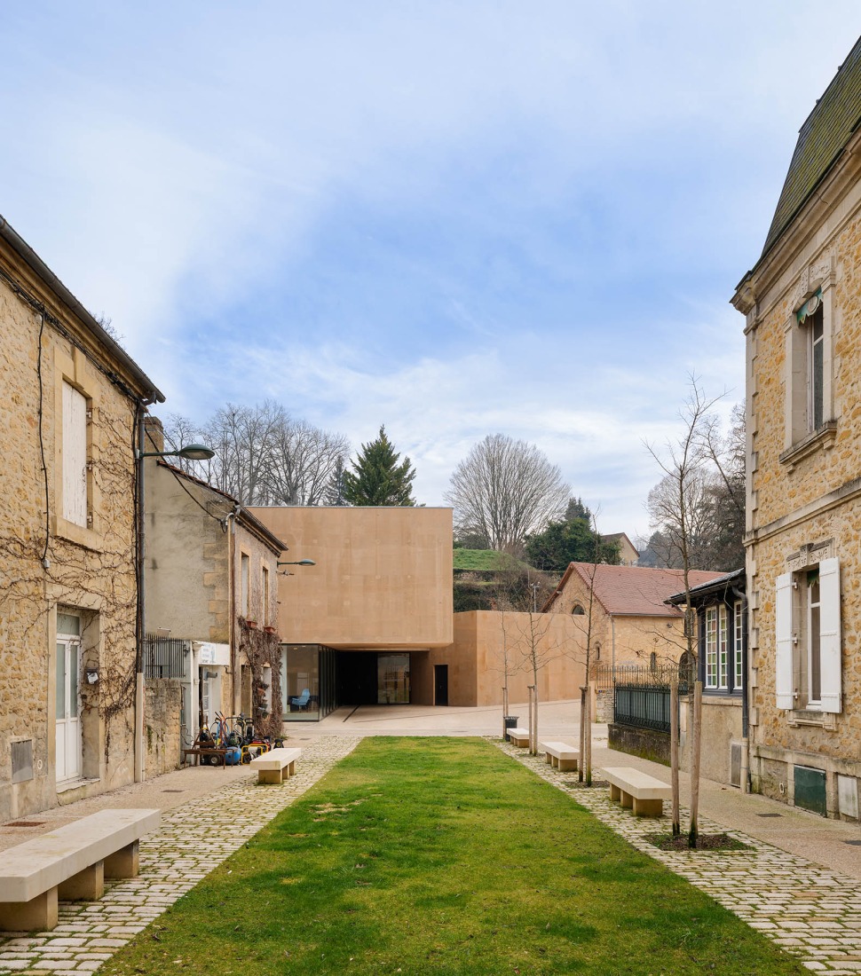 Mediateca y escuela de música por Dominique Coulon & associés. Fotografía por Eugeni Pons.