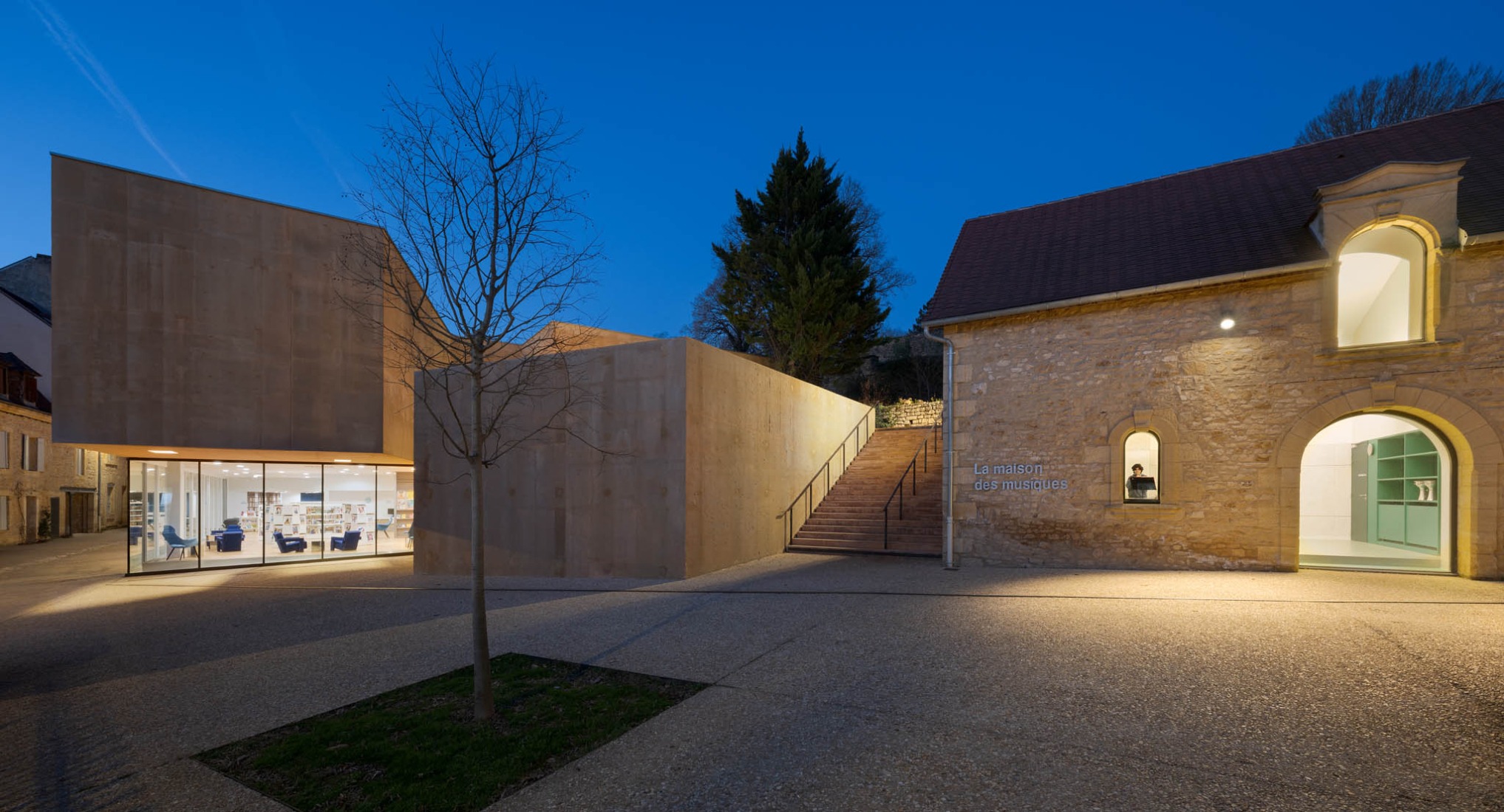Mediateca y escuela de música por Dominique Coulon & associés. Fotografía por Eugeni Pons.