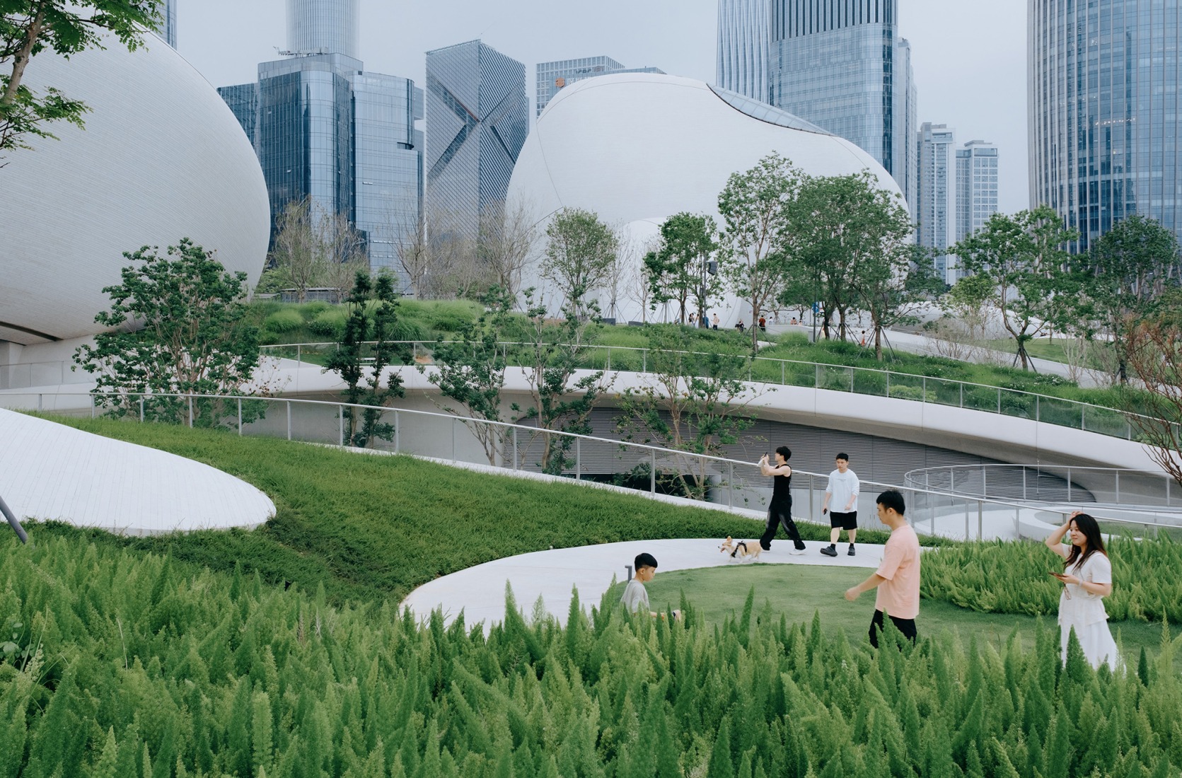Plaza Cultural de la Bahía de Shenzhen por MAD. Fotografía por Zhu Yumeng.