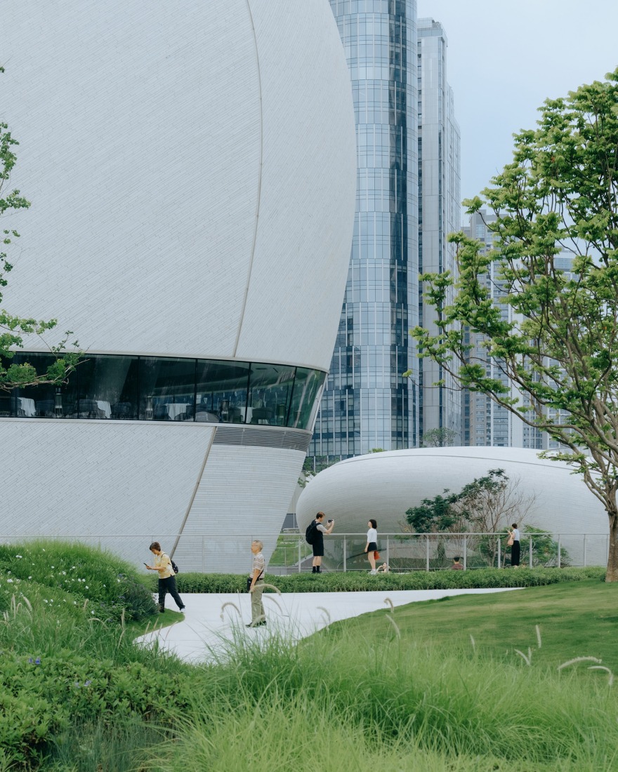 Plaza Cultural de la Bahía de Shenzhen por MAD. Fotografía por Zhu Yumeng.