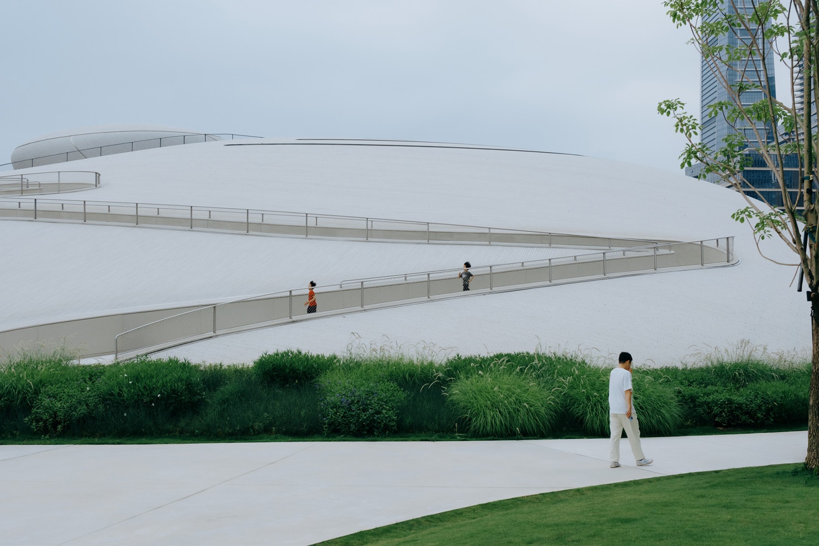 Plaza Cultural de la Bahía de Shenzhen por MAD. Fotografía por Zhu Yumeng.