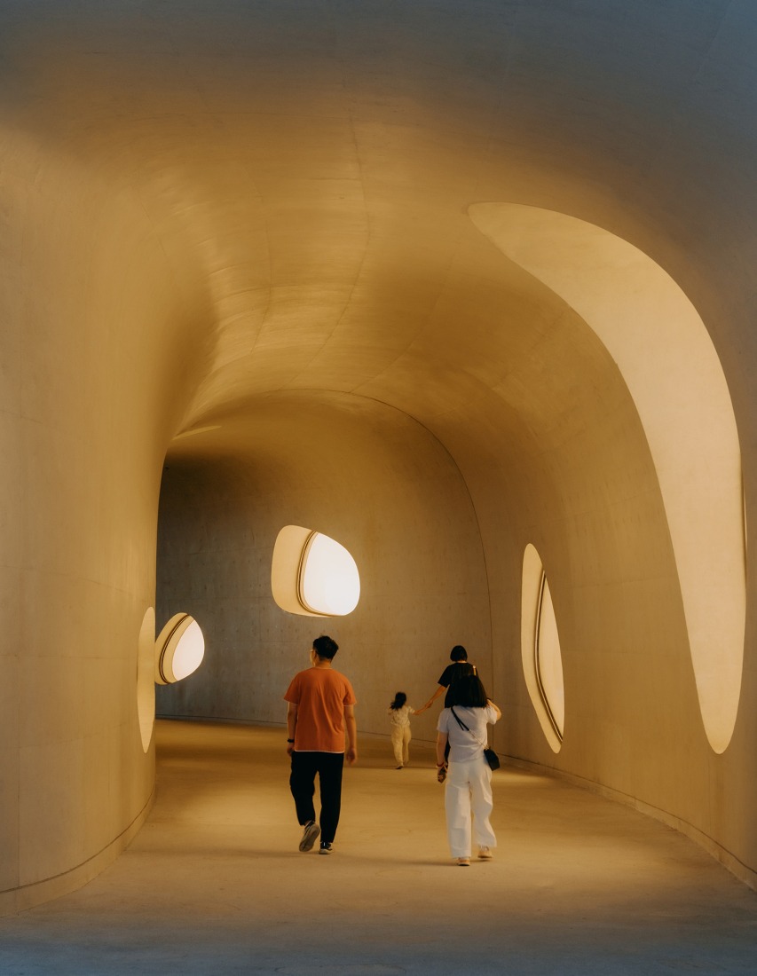Plaza Cultural de la Bahía de Shenzhen por MAD. Fotografía por Zhu Yumeng.