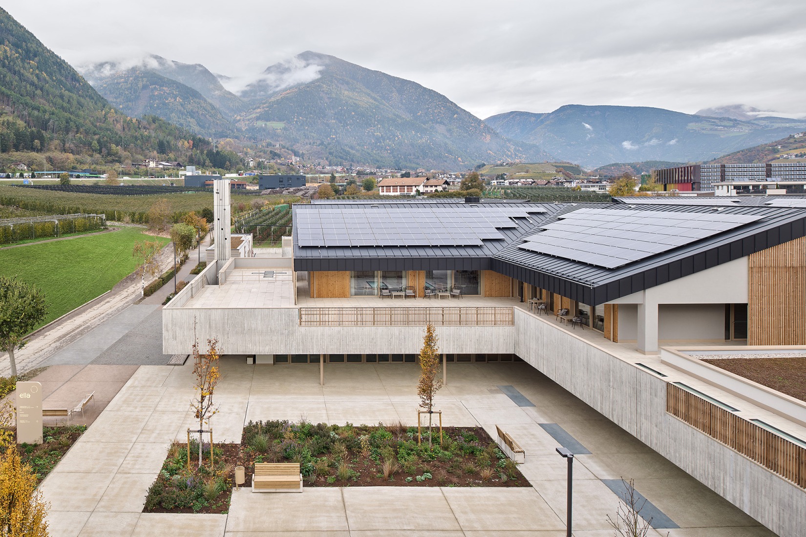 Residencia Casa Ella por PINEARQ. Fotografía por Oliver Jaist.