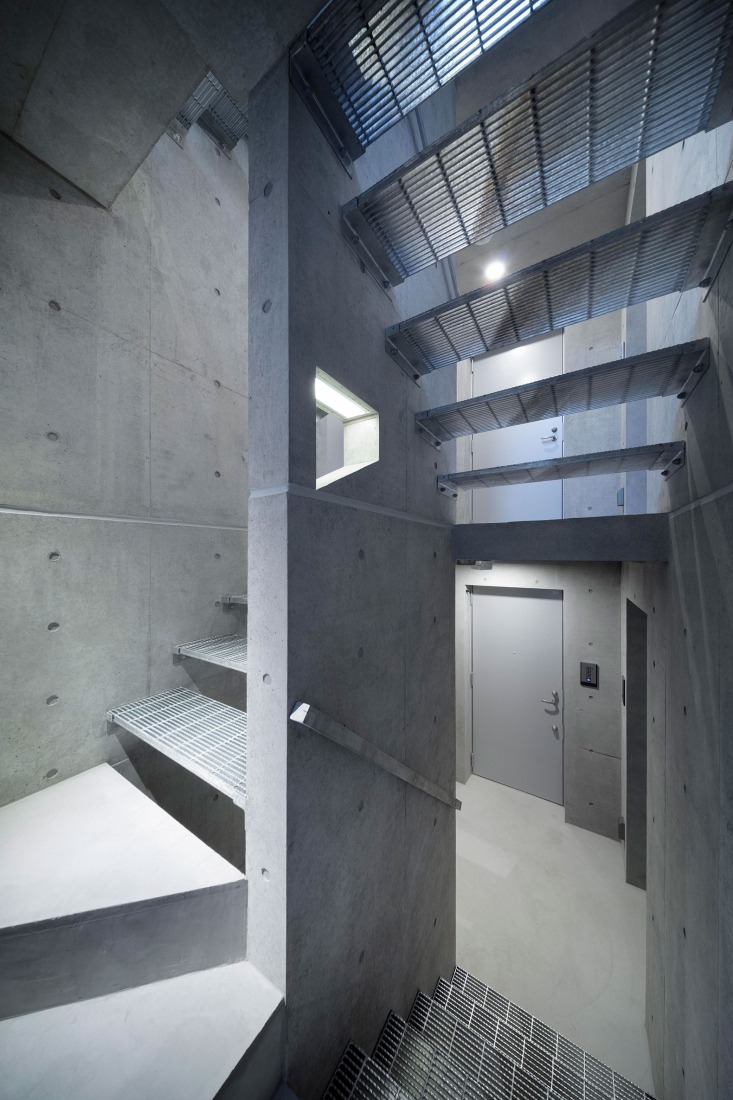 Shin-Nakano Trapezoidal by Ryuichi Sasaki Architecture. Photograph by Takumi Ota Photography.