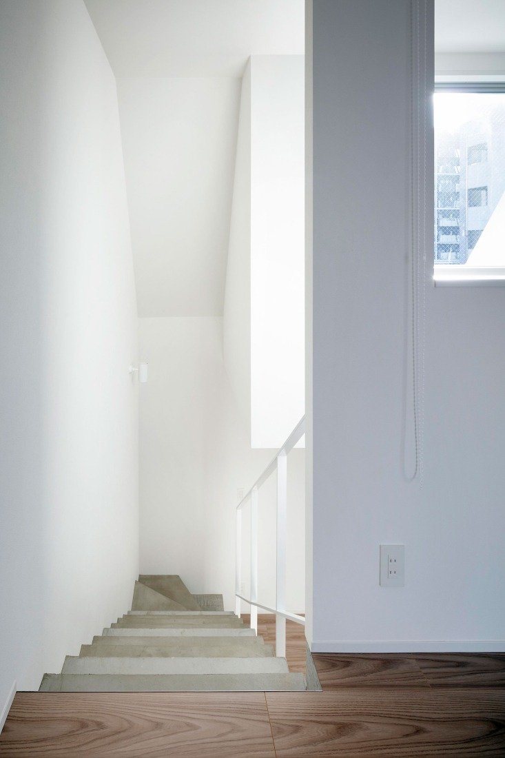 Shin-Nakano Trapezoidal by Ryuichi Sasaki Architecture. Photograph by Takumi Ota Photography.