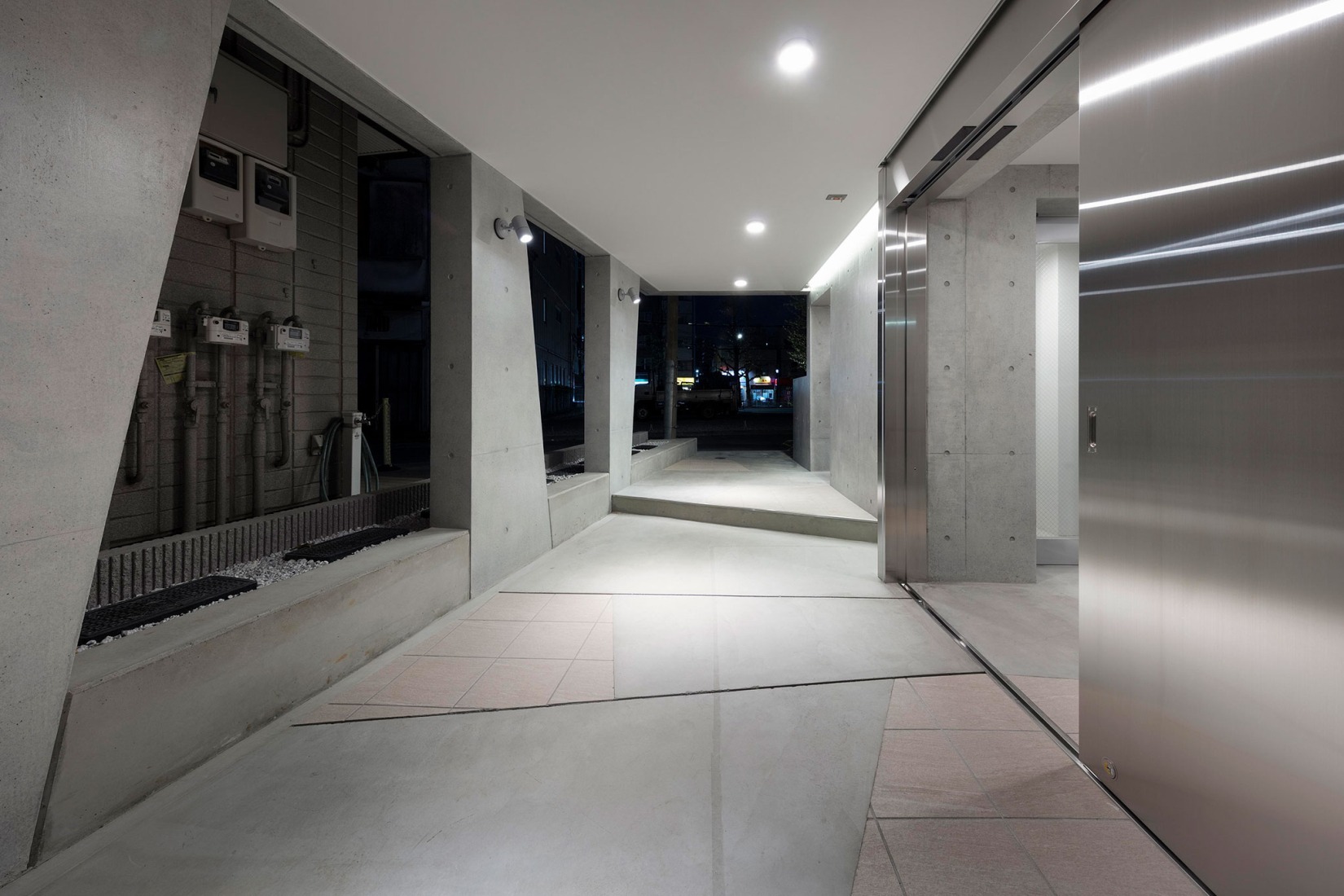 Shin-Nakano Trapezoidal by Ryuichi Sasaki Architecture. Photograph by Takumi Ota Photography.