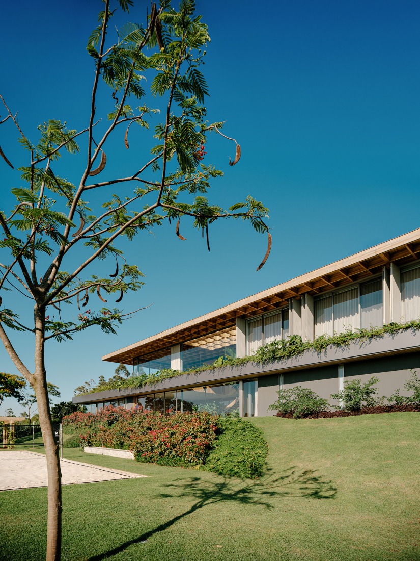 "Casa Colmeia" by Sabella Arquitetura. Photograph by Fran Parente. 