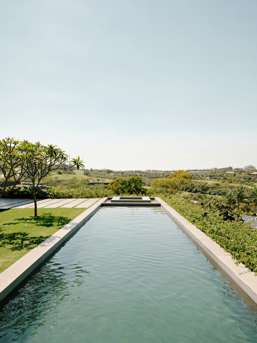 "Casa Colmeia" by Sabella Arquitetura. Photograph by Fran Parente. 