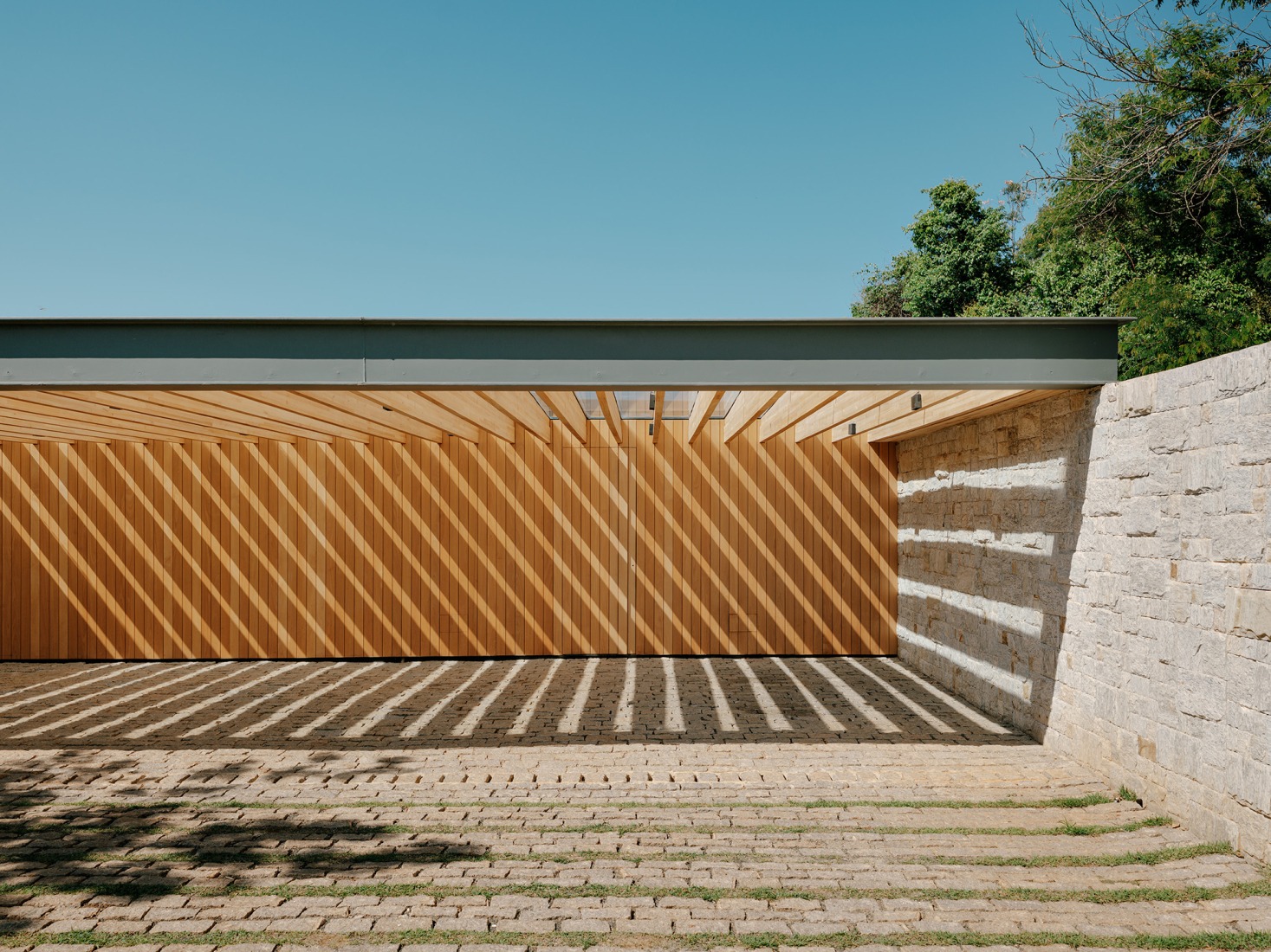 "Casa Colmeia" by Sabella Arquitetura. Photograph by Fran Parente. 