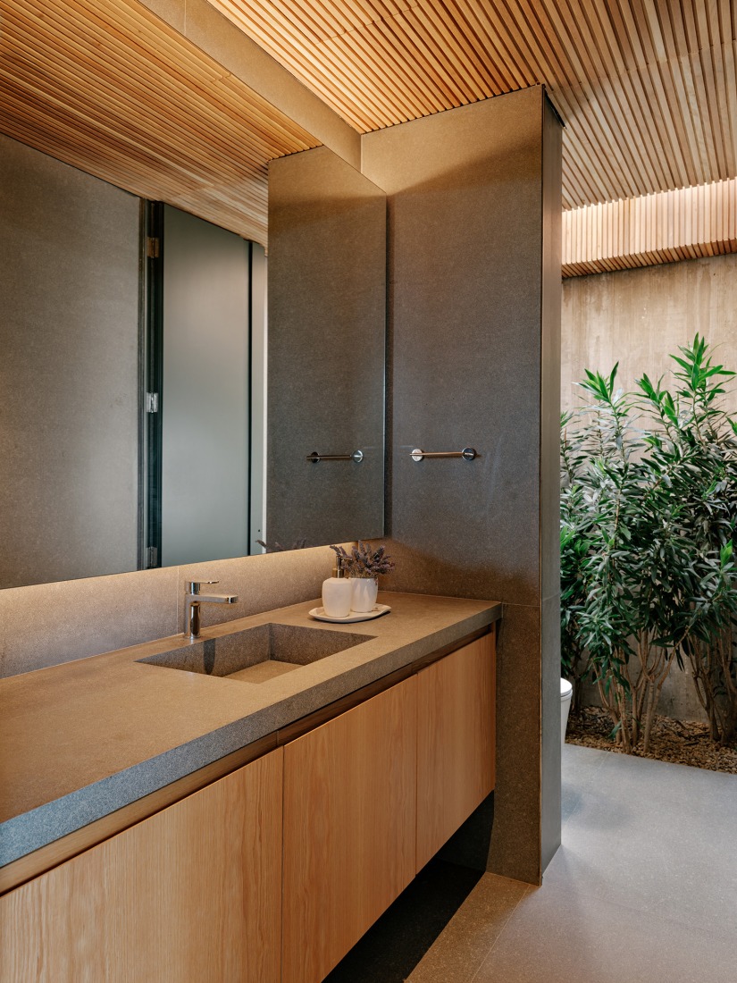 "Casa Colmeia" by Sabella Arquitetura. Photograph by Fran Parente. 